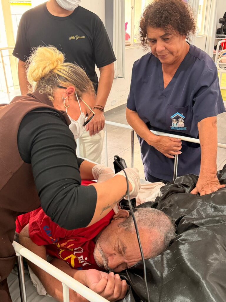 curso de cabeleireiro em Paranaguá, alunos do Santuário do Rocio no Lar Perseverança