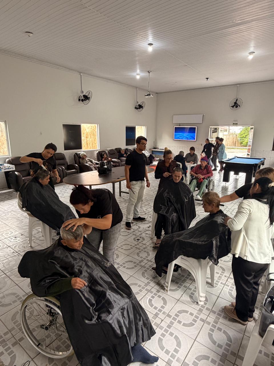 Curso de cabeleireiro em Paranaguá, alunos do Santuário do Rocio no Lar Perseverança
