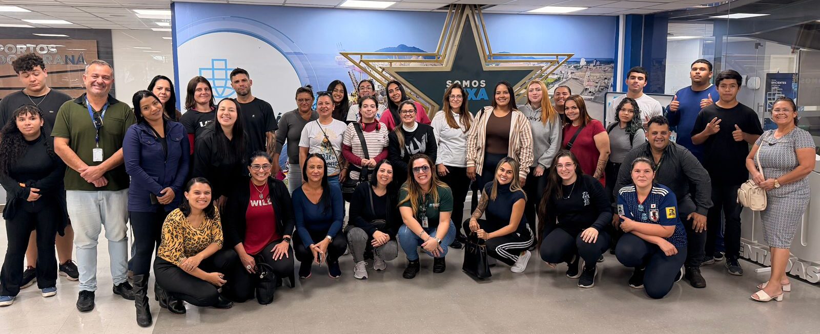 Alunos do curso de Agente Marítimo do Santuário do Rocio durante visita técnica ao Porto de Paranaguá