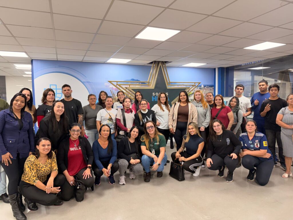 Alunos do curso de Agente Marítimo do Santuário do Rocio durante visita técnica ao Porto de Paranaguá