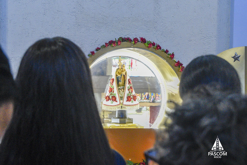  Devotos reunidos na Sala dos Milagres do Santuário do Rocio, em Paranaguá, durante a recitação das Mil Ave-Marias no encerramento do Mês de Maria 2026