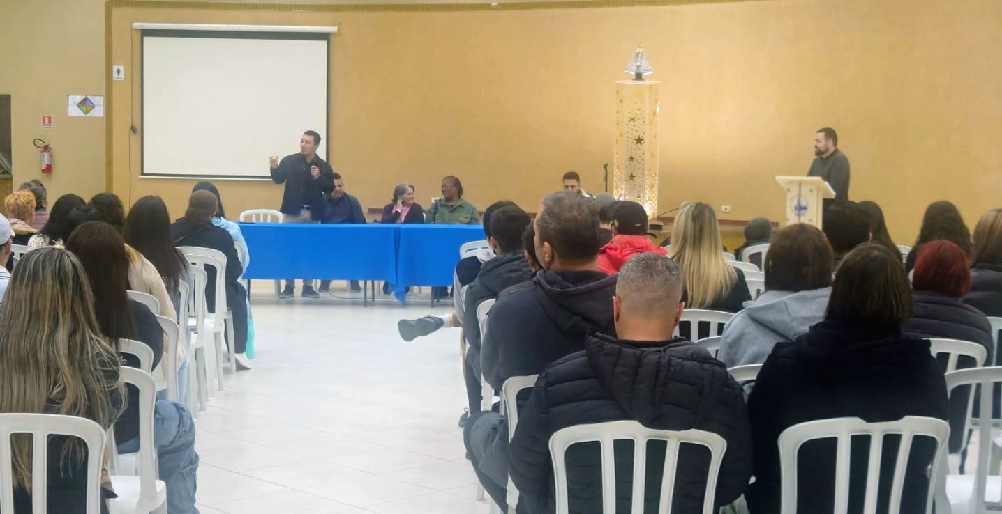 Aula inaugural dos cursos sociais no salão social do Santuário do Rocio