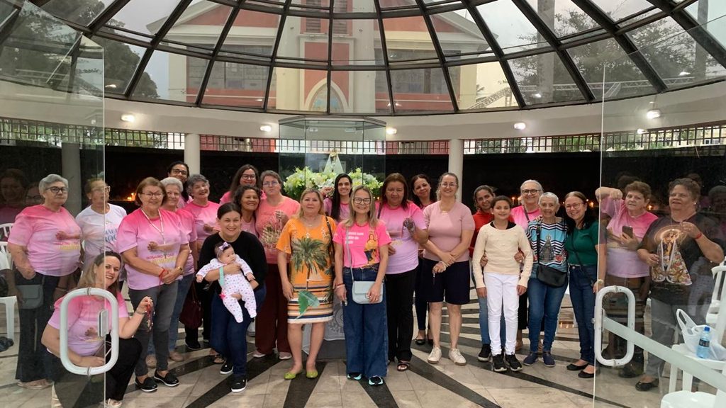 Grupo Rosário das Mulheres reunido no Santuário Estadual de Nossa Senhora do Rocio em Paranaguá
