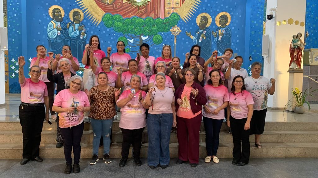Grupo Rosário das Mulheres reunido no Santuário Estadual de Nossa Senhora do Rocio em Paranaguá
