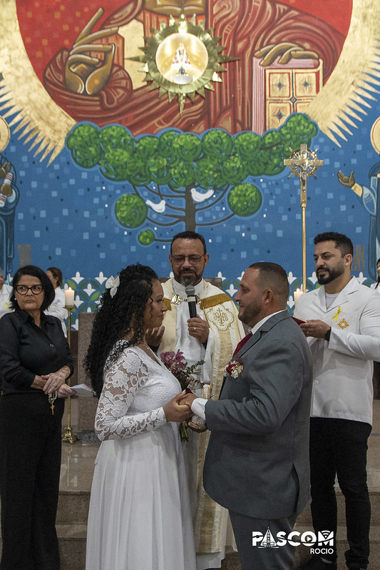 Casal Andressa e Nei no casamento comunitário do Santuário de Nossa Senhora do Rocio