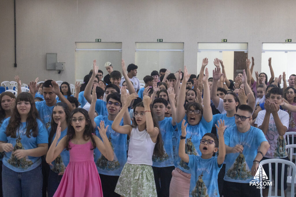 Crianças participando de atividade de catequese no Santuário Estadual de Nossa Senhora do Rocio